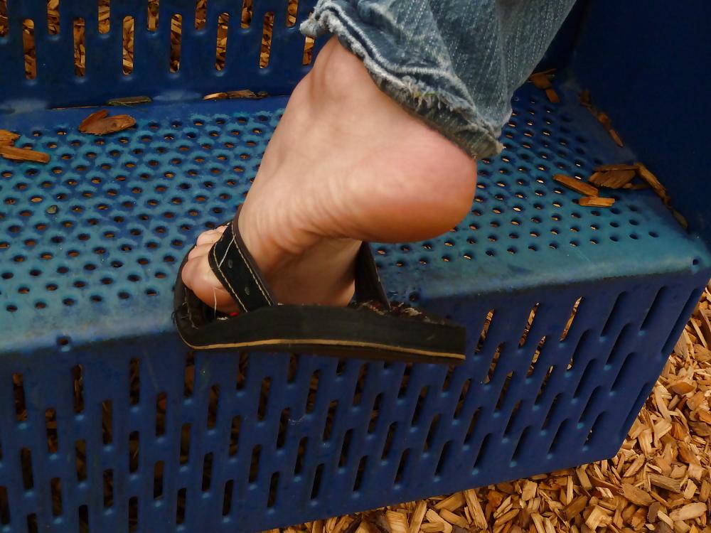 8P Slave go to smell my feet