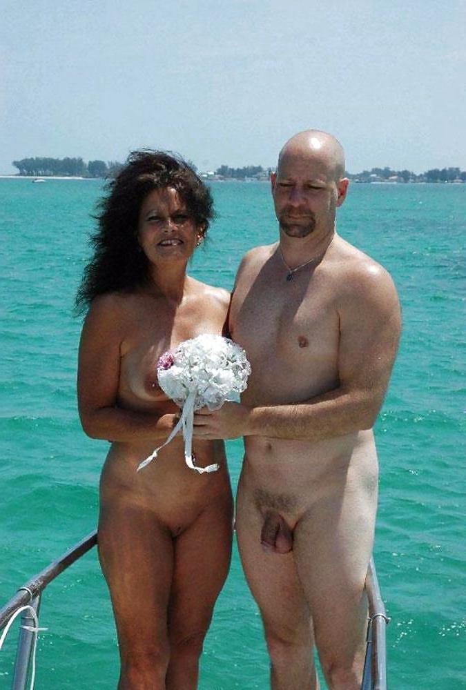 20P Naked couple 51.