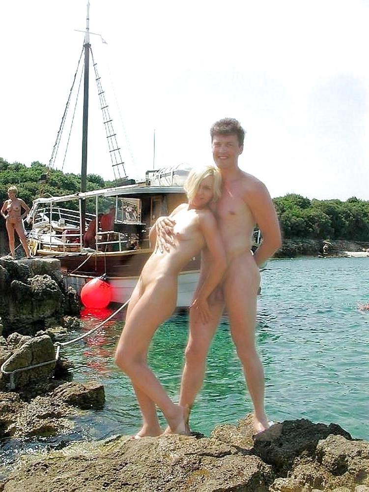 20P Naked couple 51.