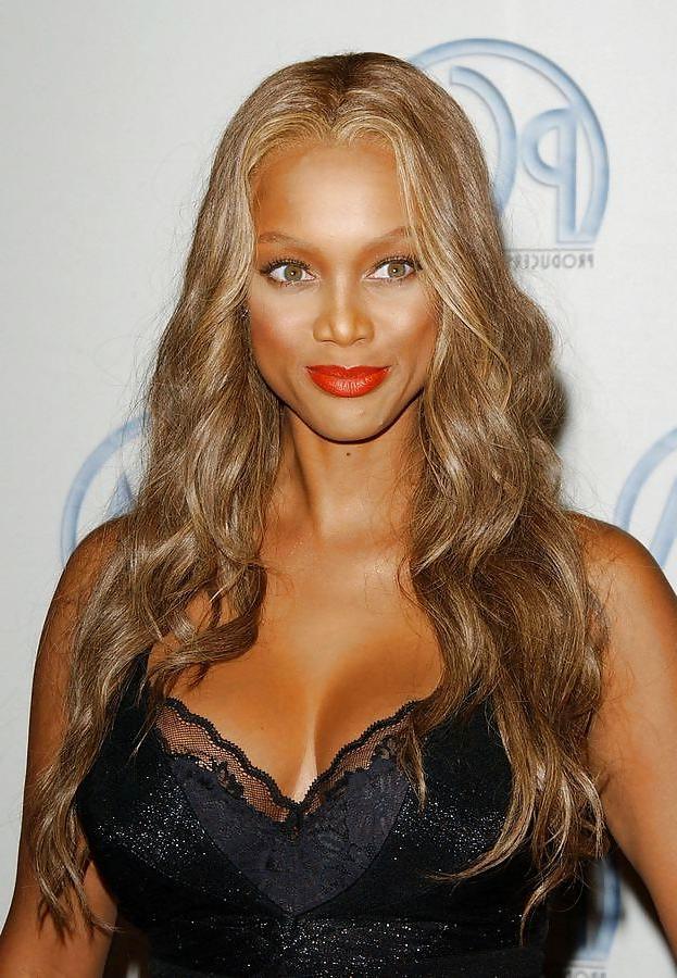25P Best of Tyra Banks Vol. 1