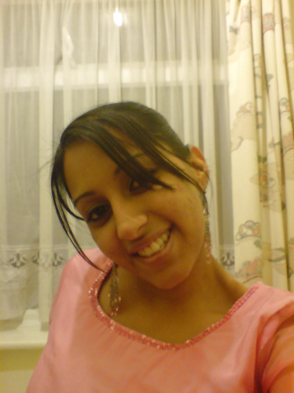 6P Hot pakistani girl with huge tanks