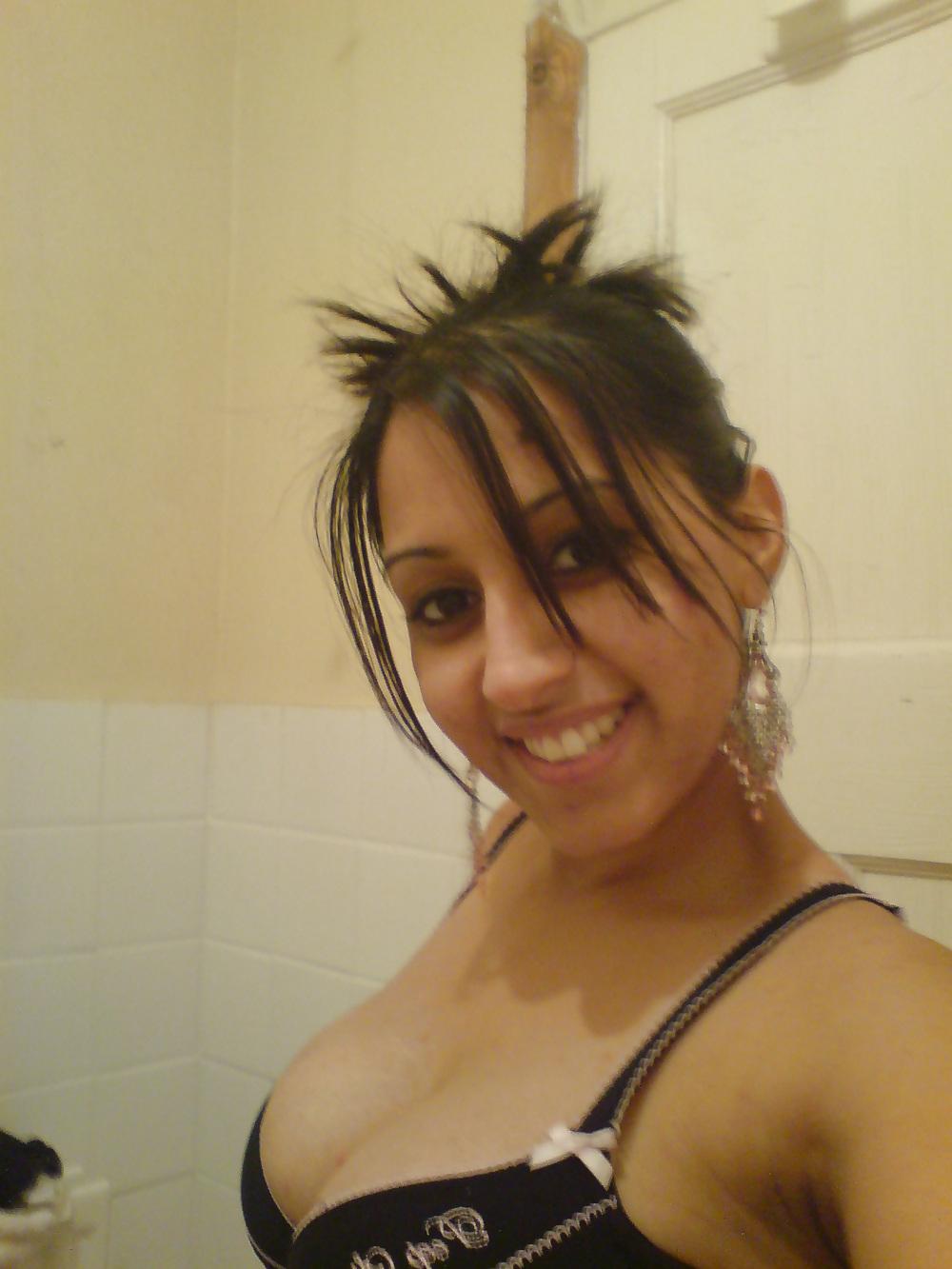 6P Hot pakistani girl with huge tanks