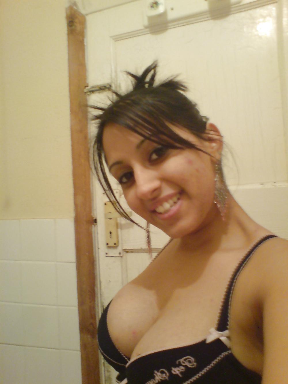 6P Hot pakistani girl with huge tanks
