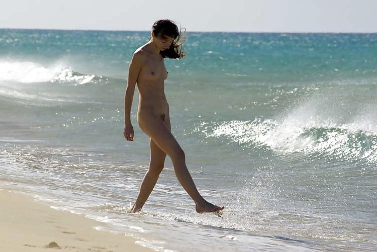 15P Slim Beach Babe
