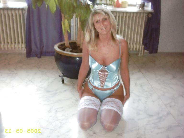 16P Slim Blonde Mature Wife