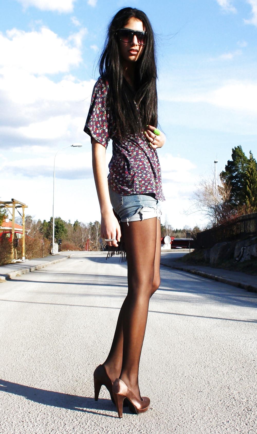 25P Skinny swedish blogger