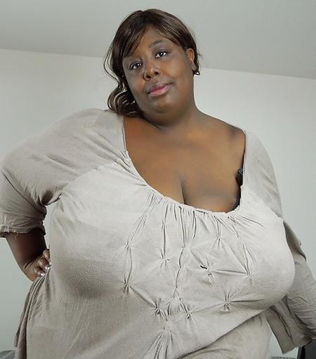 25P Huge breasts in clothes