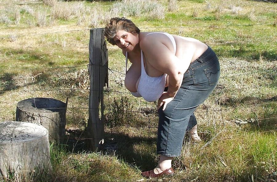 25P Huge breasts in clothes