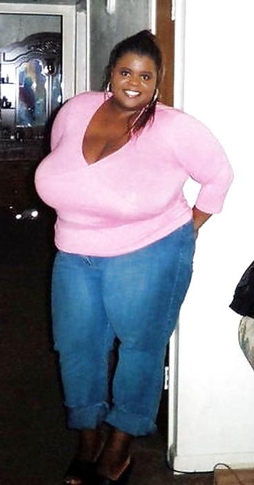 25P Huge breasts in clothes
