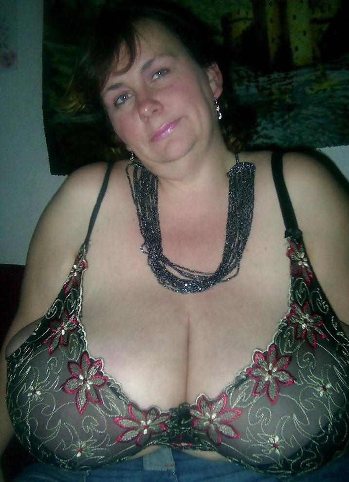 25P Huge breasts in clothes
