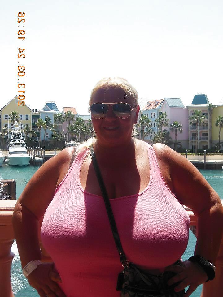 25P Huge breasts in clothes