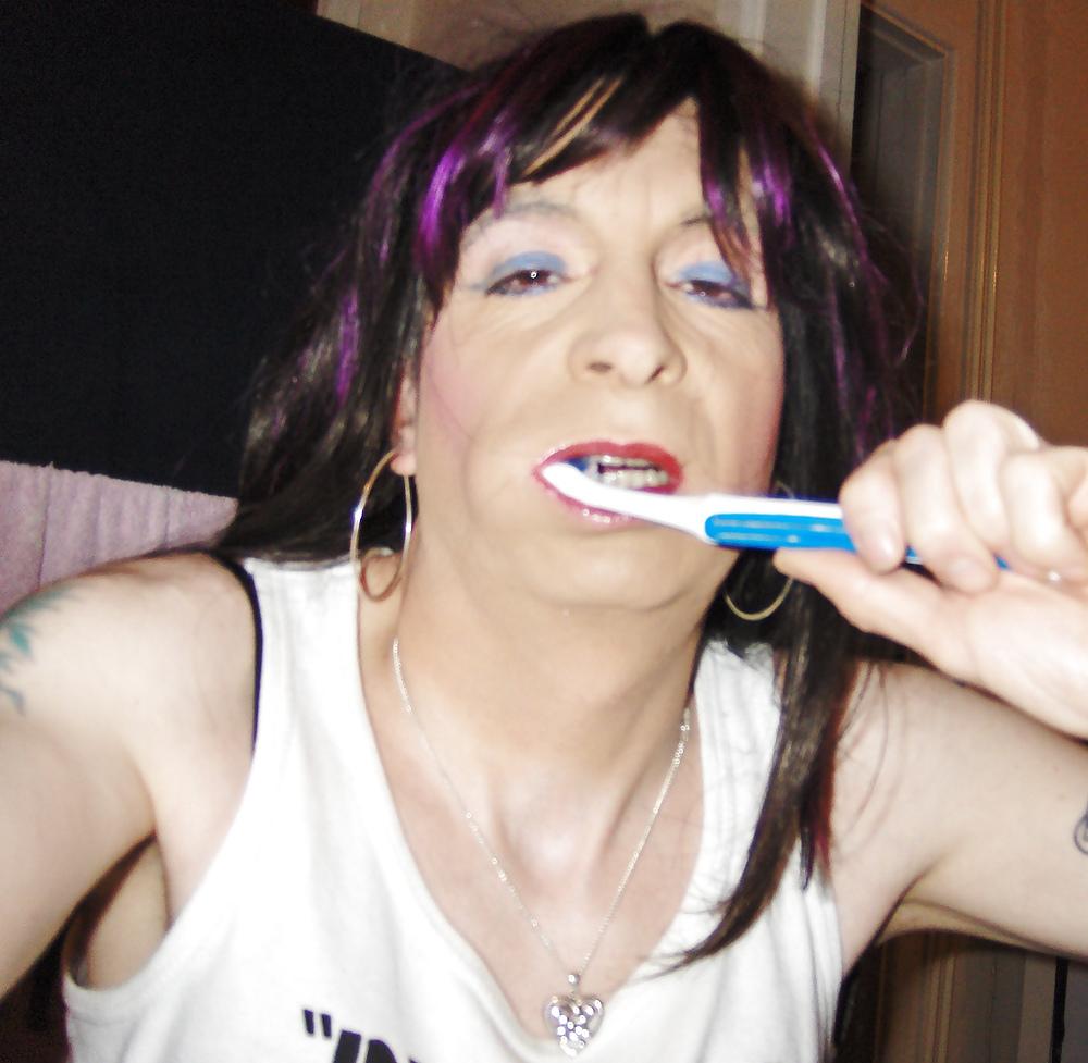 11P Sissy - Sarah