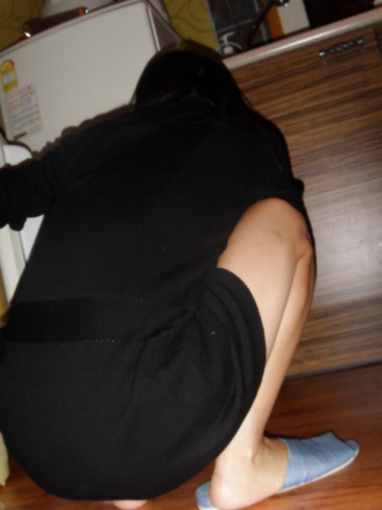 18P Friend's korean wife upskirt