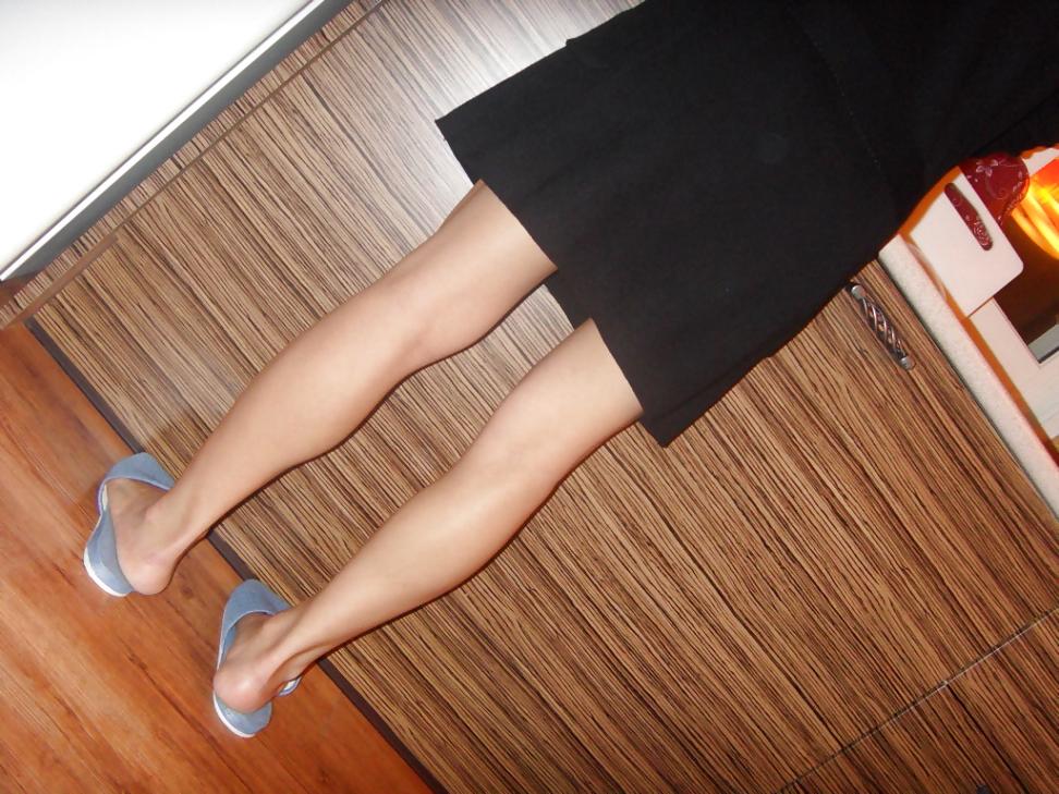 18P Friend's korean wife upskirt