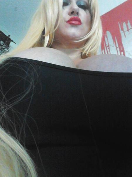 25P Huge Tits, Tight Tops 32