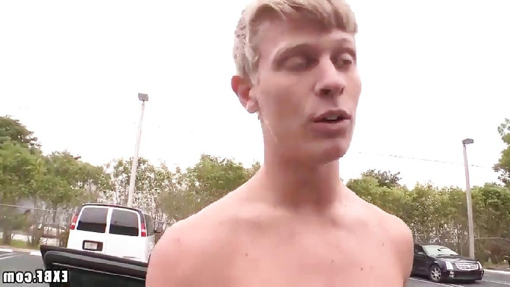 25P Young Sexy Boy Blow Friend Outdoor Blow his Big Cock