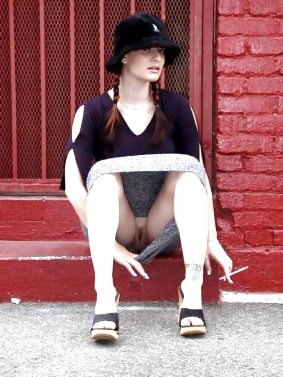 25P NEVER PANTIES UNDER THE SKIRT 2