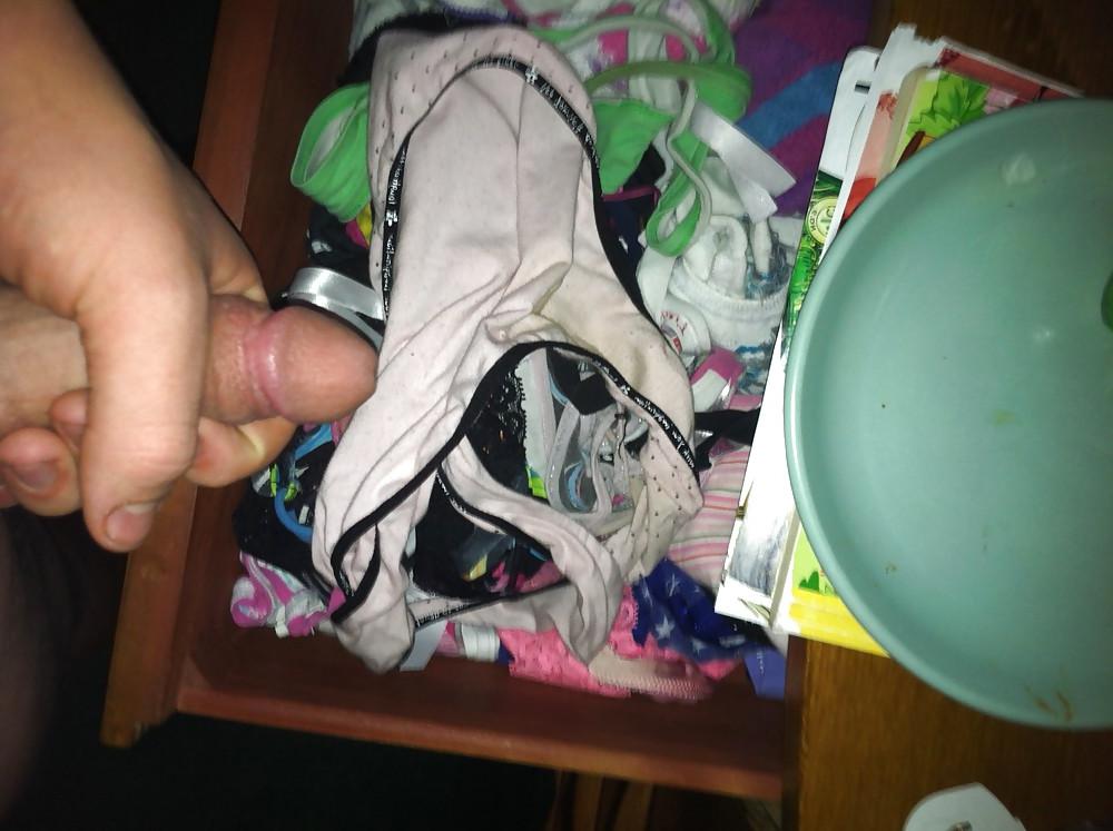 6P Jugando con ropa de mi hermana playing with mi sister undies