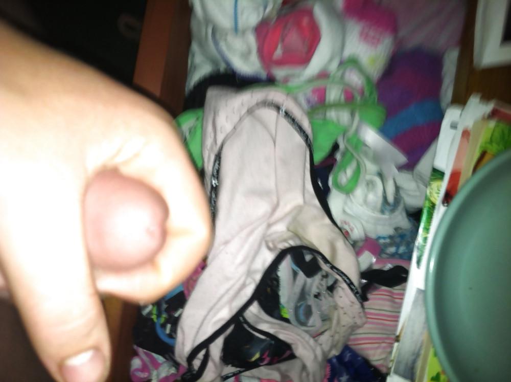6P Jugando con ropa de mi hermana playing with mi sister undies