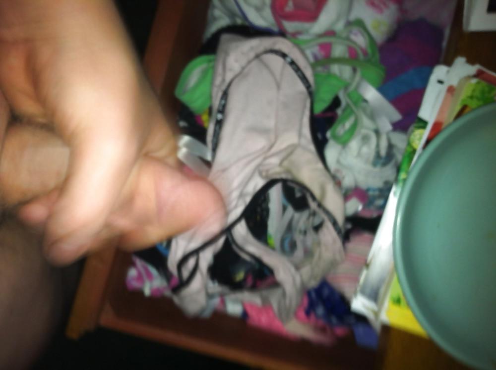 6P Jugando con ropa de mi hermana playing with mi sister undies