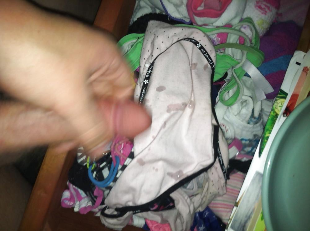 6P Jugando con ropa de mi hermana playing with mi sister undies