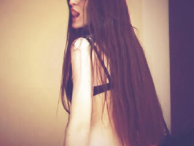 22P Super hot skinny redhead 