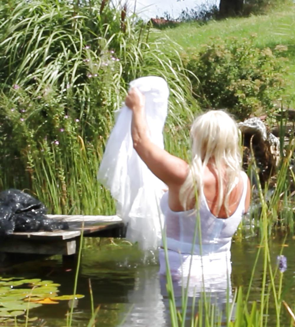 25P Sissy swimming in Petticoat