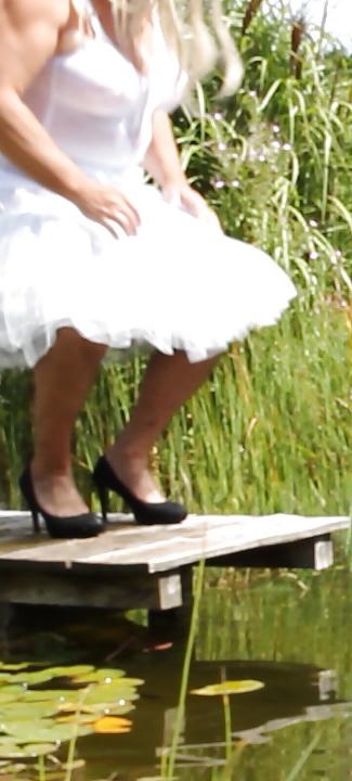 25P Sissy swimming in Petticoat