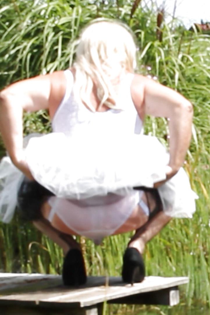 25P Sissy swimming in Petticoat