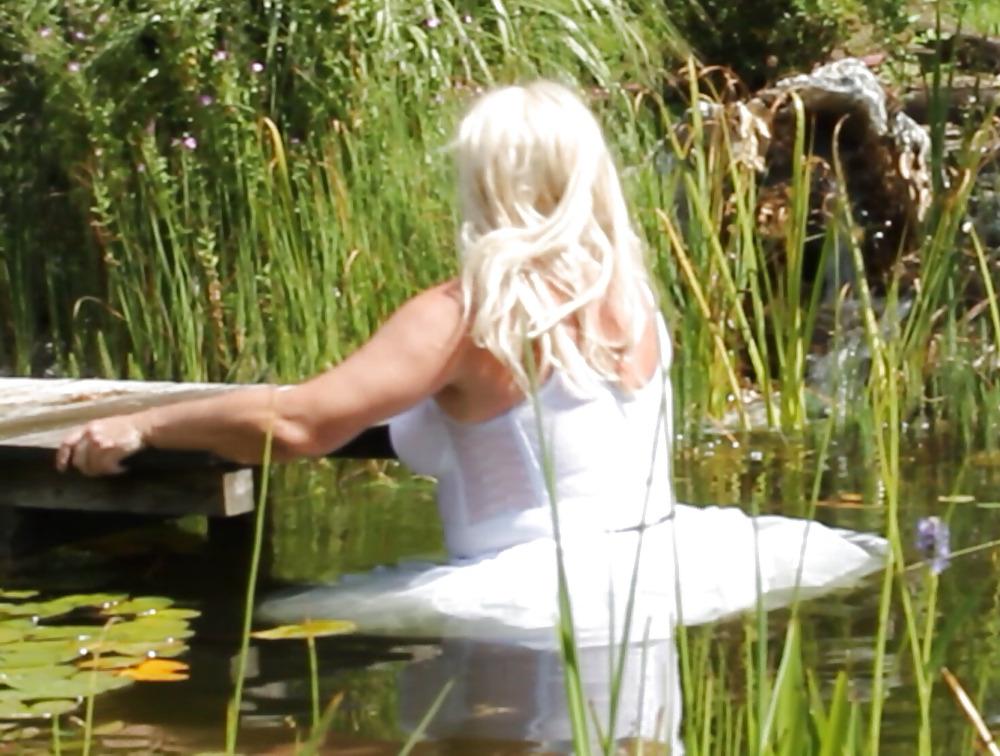 25P Sissy swimming in Petticoat