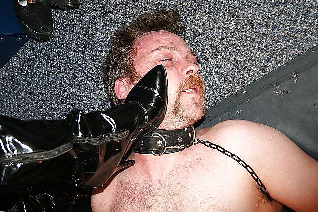 4P Little Slave is licking and blowing
