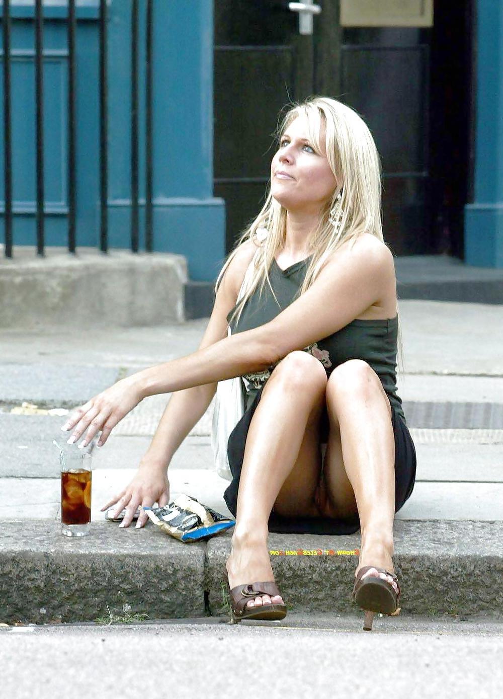 25P NEVER PANTIES UNDER THE SKIRT 37