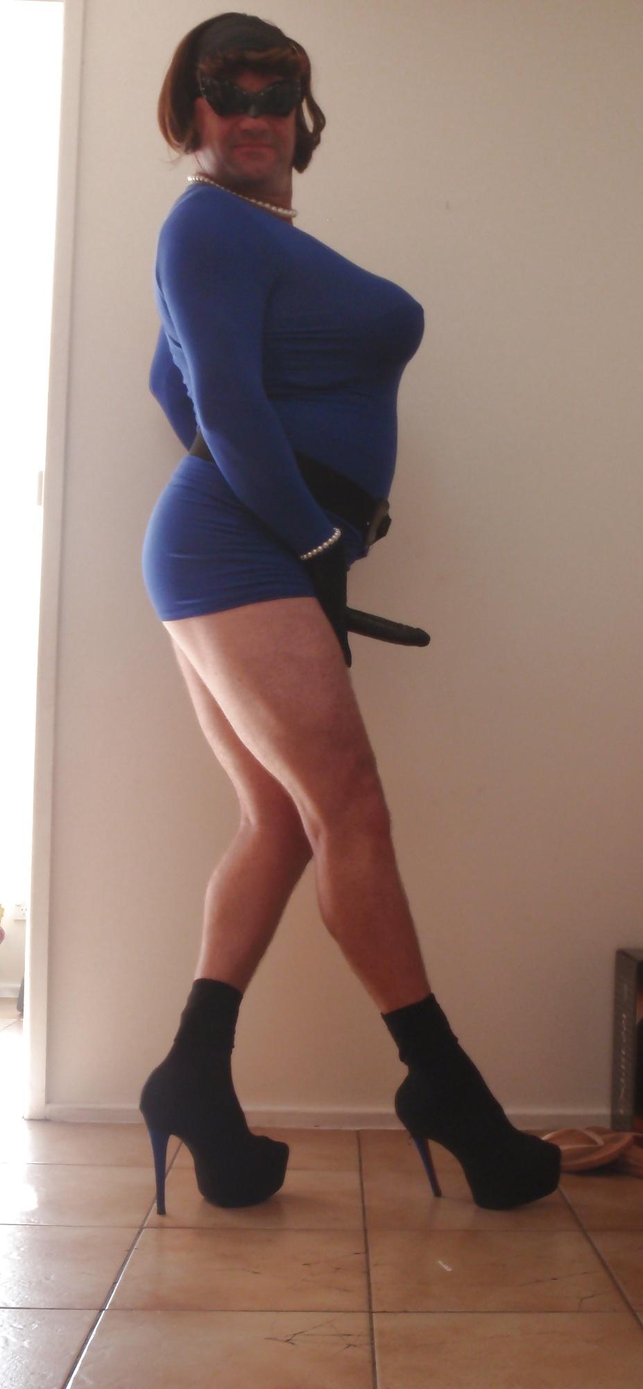 7P Foxxiroxxi with black strap-on for wifes sister