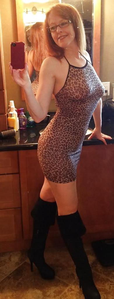 15P Slim Blonde MILF