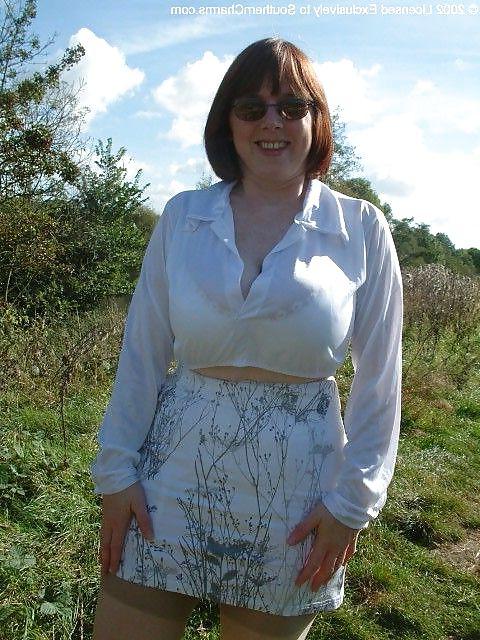 25P Huge Busty Mature