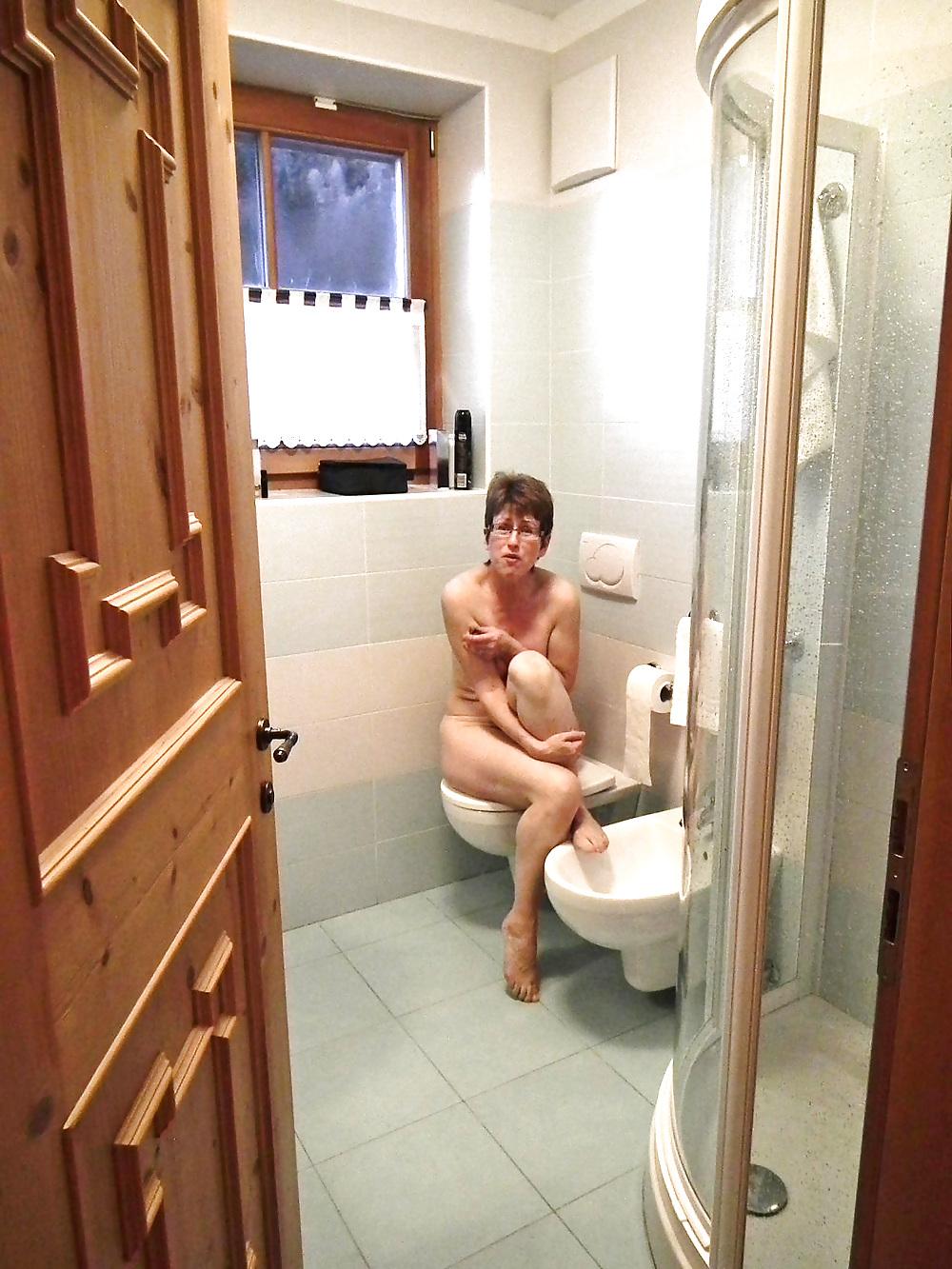 25P The Best of Exposed and Very Shy Wife Sandra