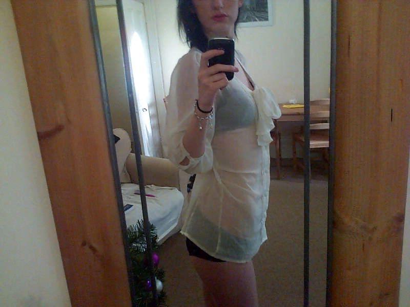 16P My mate sister !! off her macbook pro 
