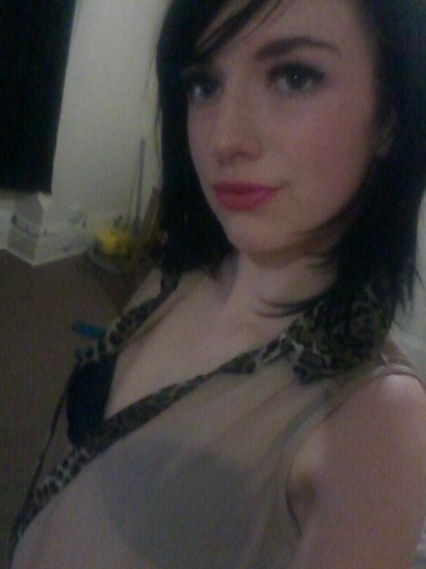 16P My mate sister !! off her macbook pro 
