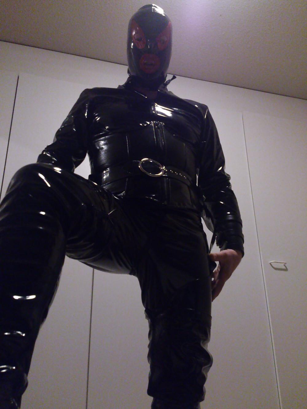 8P Black slave