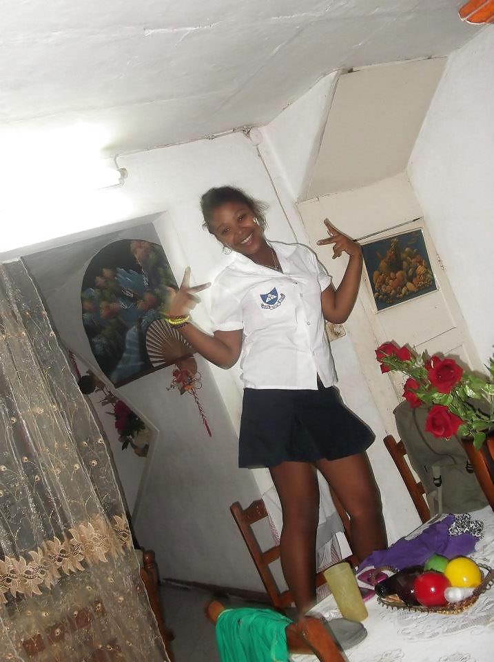 4P Sa soeur - his sister