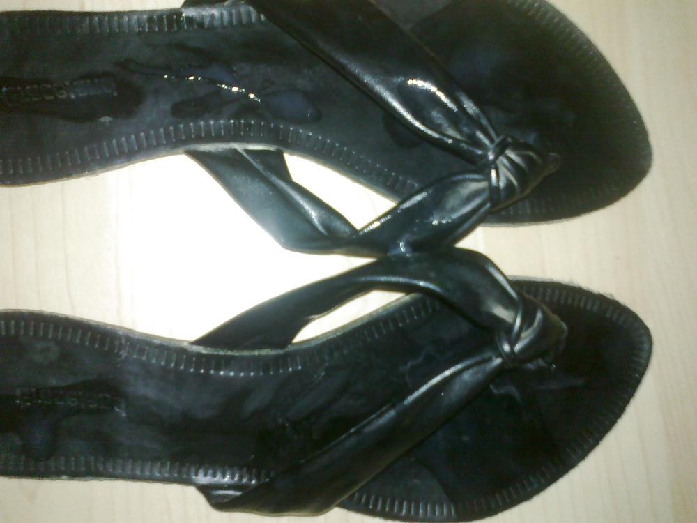 19P Cumming on my sister's sexy thong slippers