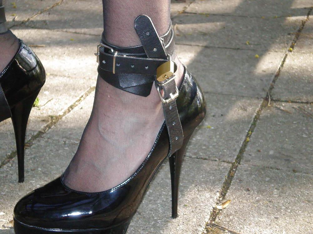 9P Sissy cum whore slut outside!