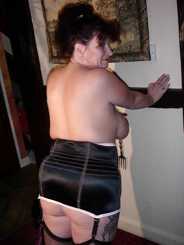 15P Amateur granny with huge tits