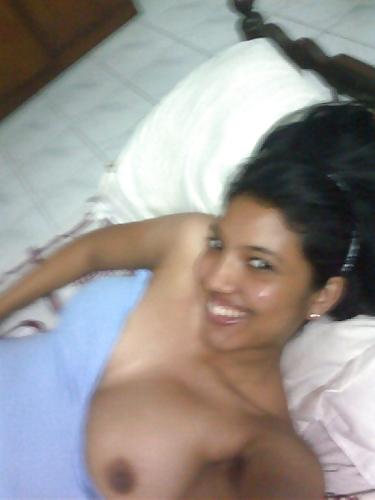 19P Sri Lankan Exposed Girl Friend 