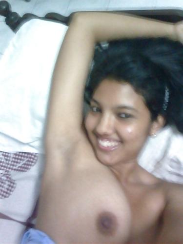19P Sri Lankan Exposed Girl Friend 