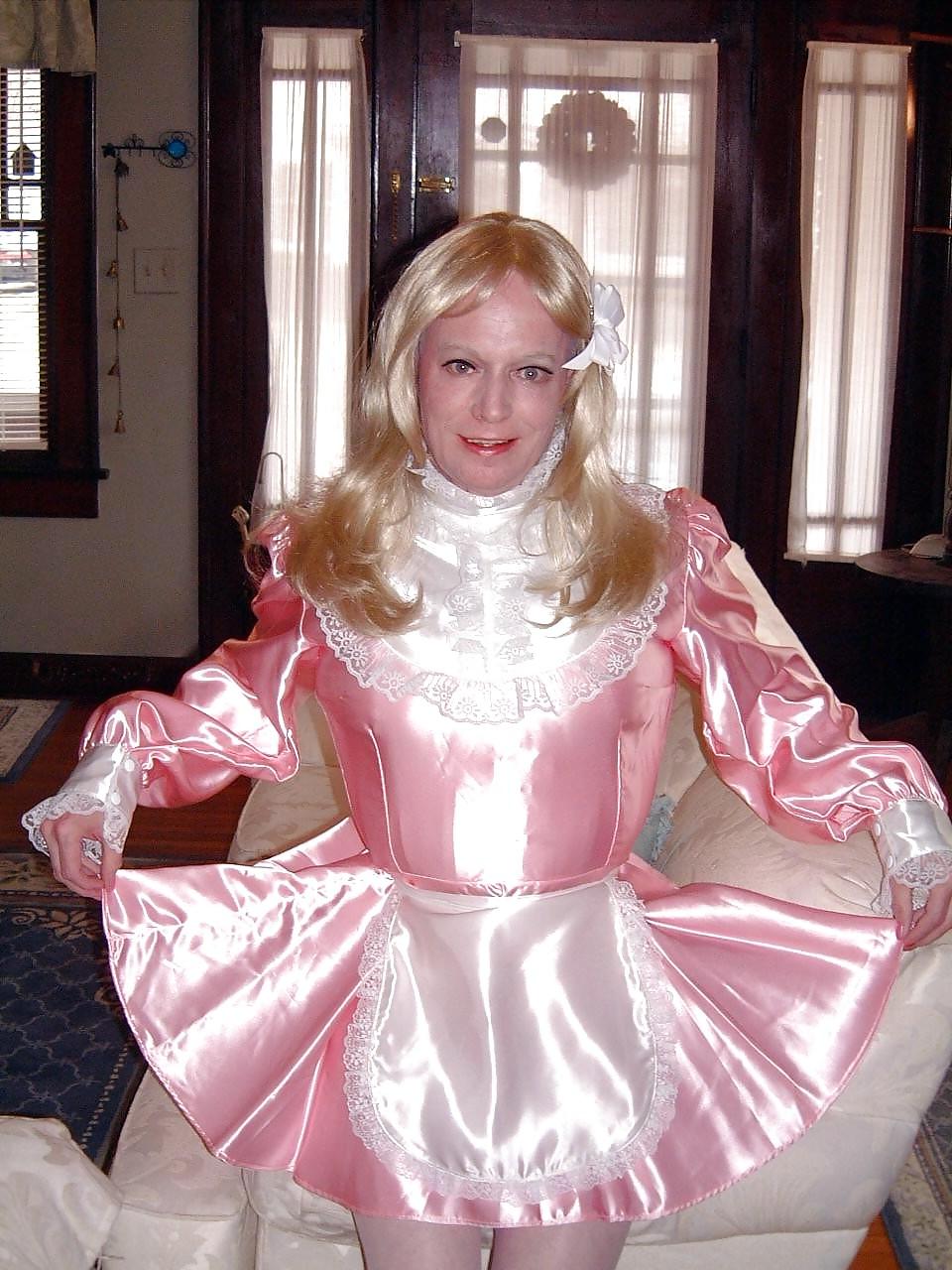25P Sissy maids