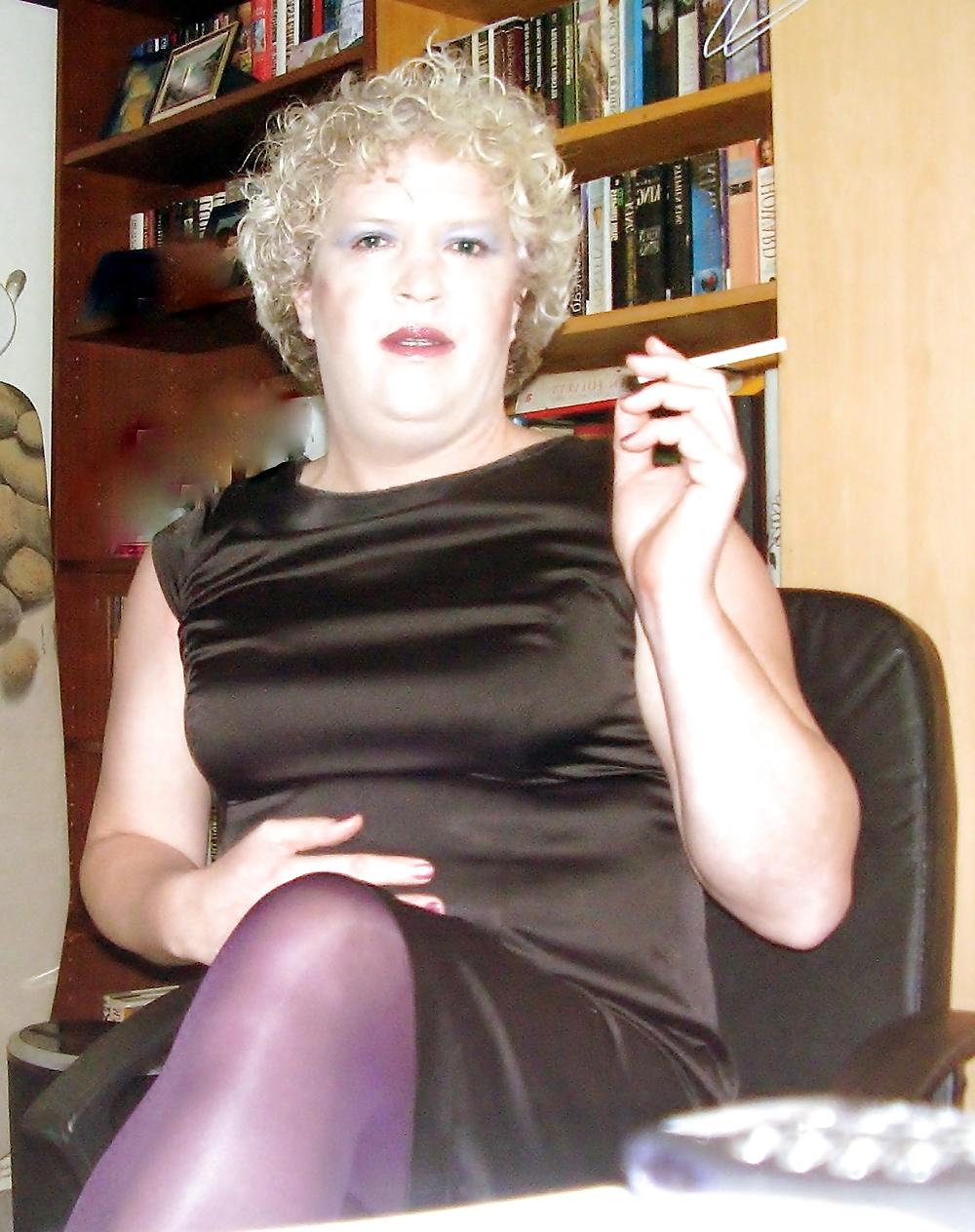 25P Sissy Michelle Smoking Pics