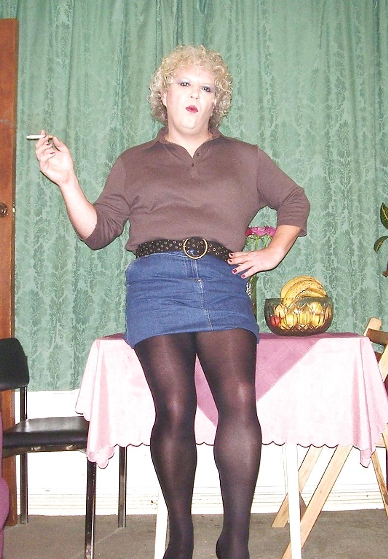 25P Sissy Michelle Smoking Pics