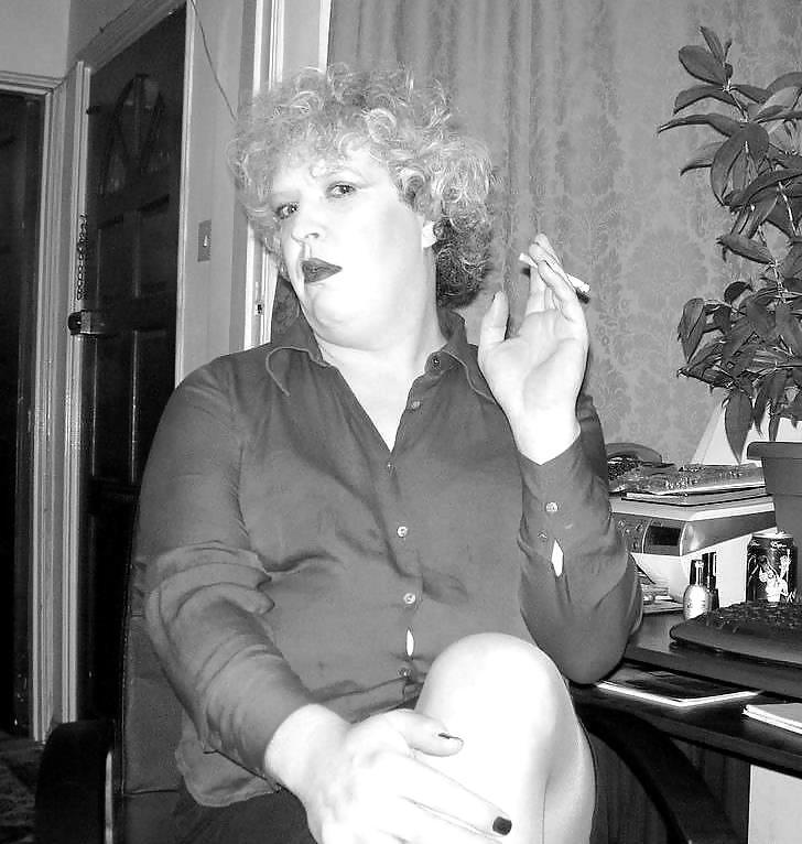 25P Sissy Michelle Smoking Pics