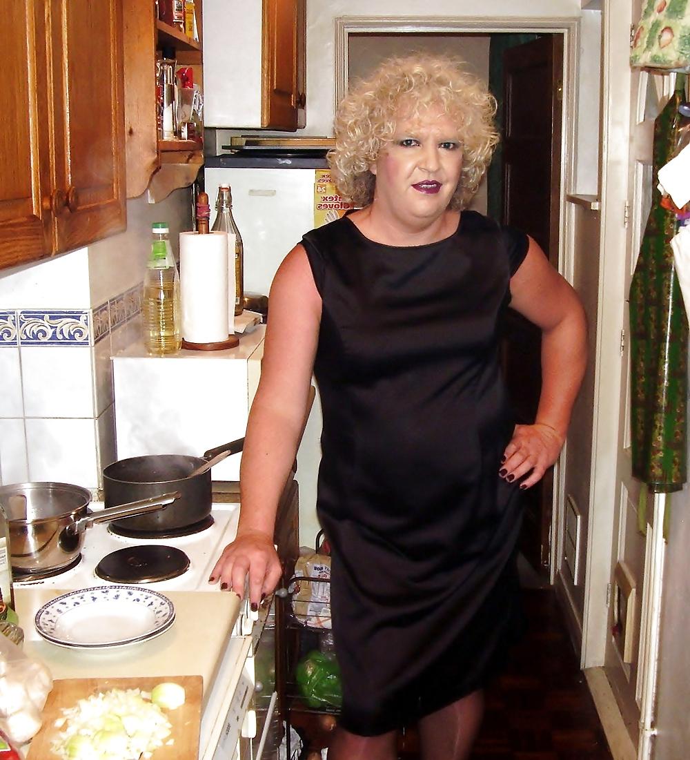 14P SISSY DOING SOME COOKING